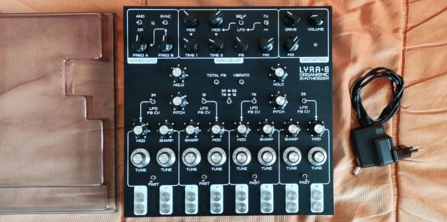 Soma Lyra 8 + Decksaver, 