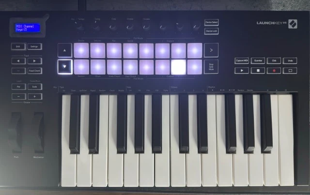 Novation Launchkey 25 MK3 Midi Keyboard