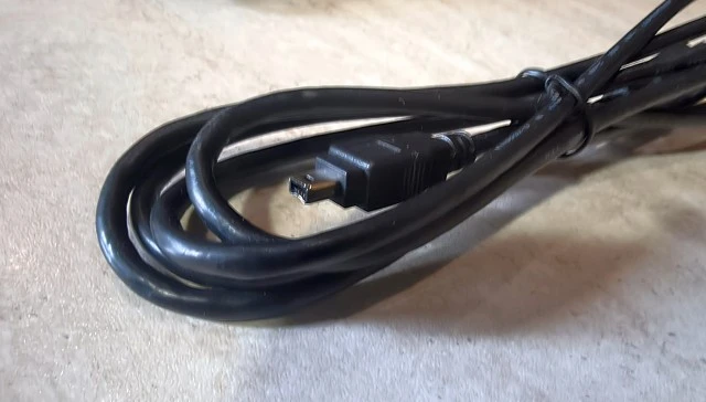 2 Καλώδια Firewire 400 καινούργια, 2μ καινουρια