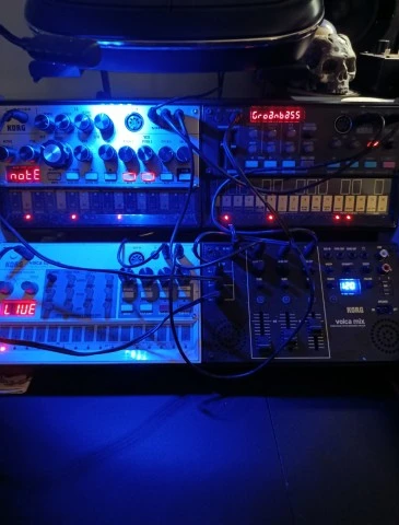 Korg Volcas + Stand