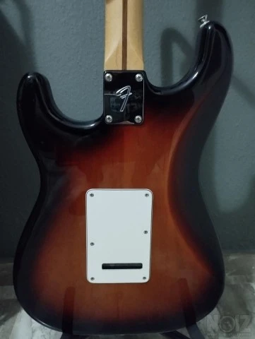 Fender Stratocaster + gigbag ~80 euros