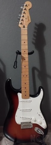 Fender Stratocaster + gigbag ~80 euros
