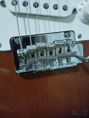 Fender Stratocaster + gigbag ~80 euros