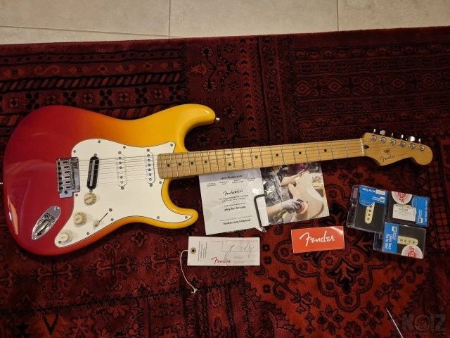FENDER STRAT PLAYER PLUS ANNIVERSARY