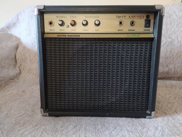 Soundking AK10-G Guitar Combo - includin