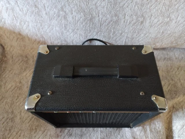 Soundking AK10-G Guitar Combo - includin
