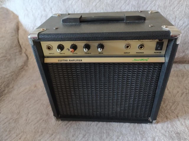 Soundking AK10-G Guitar Combo - includin