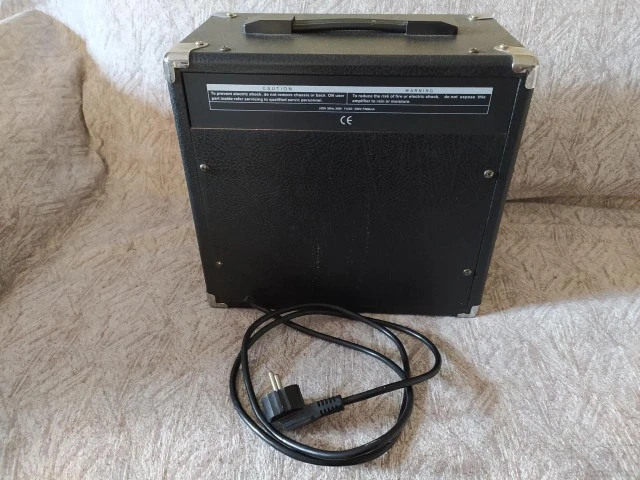 Soundking AK10-G Guitar Combo - includin