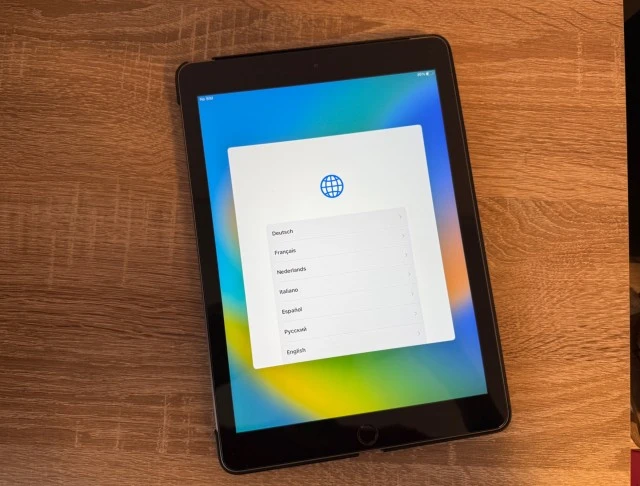 iPad 5th Gen 32GB, Wi‑Fi + Cellular