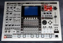 Roland MC 909