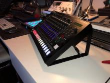 Roland TR 8S stand
