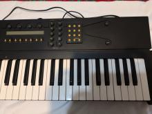 SYNTHESIZER YAMAHA YS 200