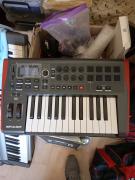 Novation Impulse 25 USB Controller Keyboard with drum pads