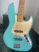 Squier by Fender 40th Anniversary Jazz Bass Vintage Edition Satin Wide Satin Sea blue