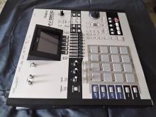 Roland MV-8800 Production Studio Sampler