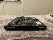 Roland DJ-505 2 καναλιών Quad Deck Serato DJ Controller με ενσωματωμένα εφέ