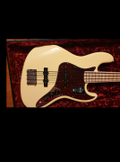FENDER American Original ‘70s Jazz Bass