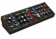 Behringer Model D (Καινούργιο)