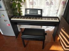 Roland FP10 με βάση και stool