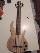 ΠΩΛΕΙΤΑΙ ΗΛΕΚΤΡΙΚΟ UKEBASS