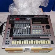 Roland MC 808 Sampling Groovebox