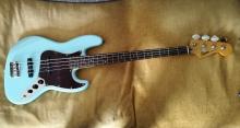 Squier CV '60s Jazz Bass - Daphne Blue