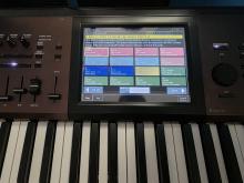 Πωλείται KORG KRONOS LS με πολλά Extra!