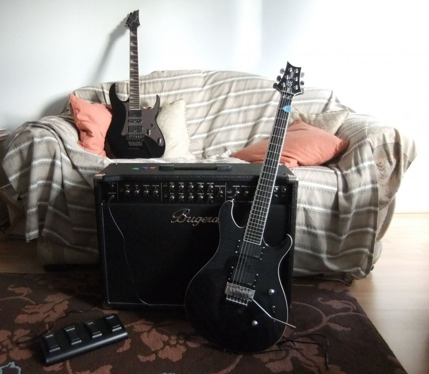 guitar_rig.thumb.jpg.fcd9e6477379505fd97e7c7c2978720d.jpg